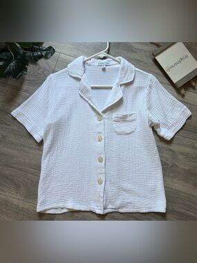 Sincerely Jules White Crinkle Cotton Gauze Short Sleeve Button Down Top. Size XS